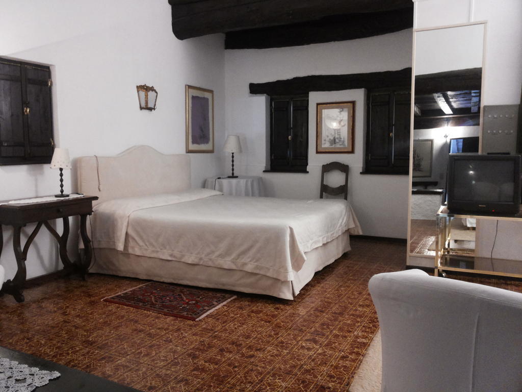Hotel Motto Del Gallo Taverne Habitación foto